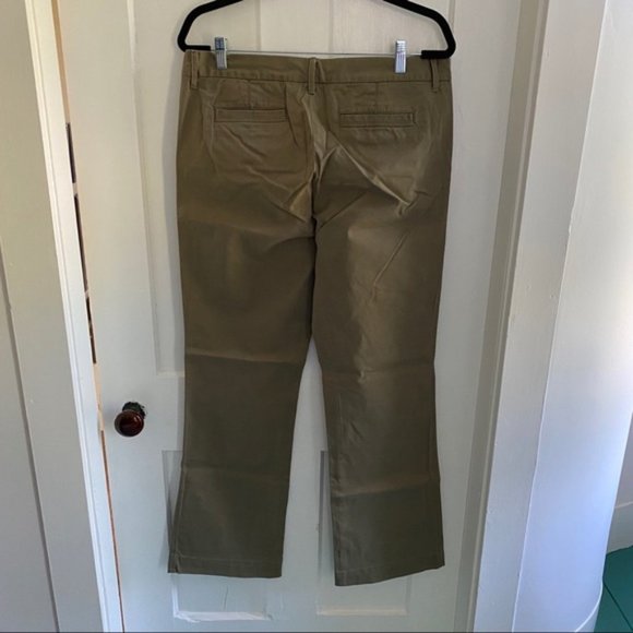 Banana Republic Weekend Chino - Picture 3 of 10